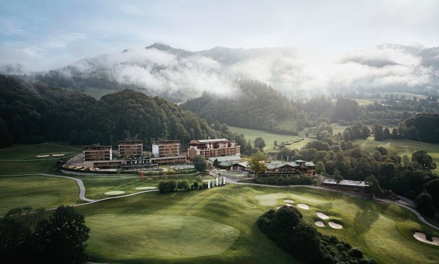 Landschaftsaufnahme mit Hotel