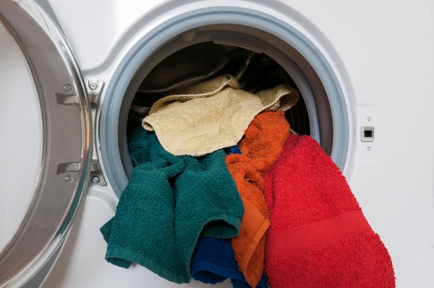 Handtücher in der Waschmaschine | Credit: iStock.com/uba-foto