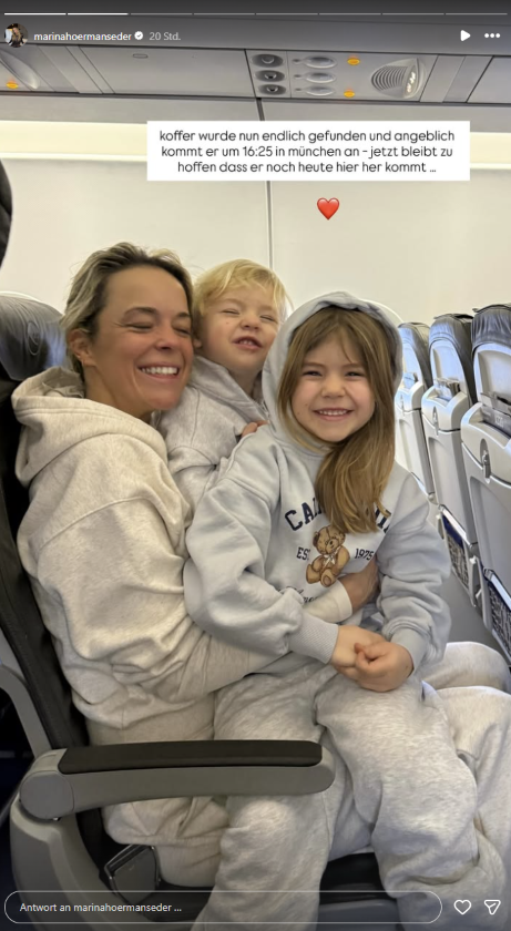 Marina Hoermannseder und ihre Kinder im Flugzeug