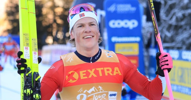Langläufer Johannes Klæbo freut sich über einen Sieg