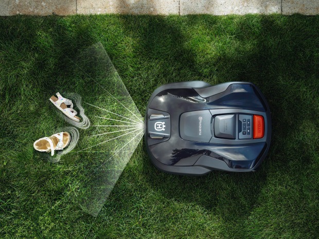 Mähroboter im Einsatz im Garten | Credit: Husqvarna