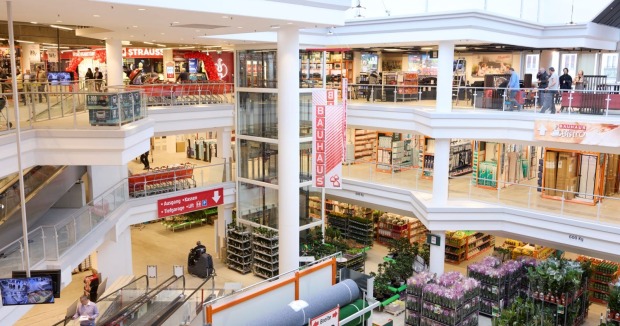 Blick auf die drei Stockwerke im neuen Bauhaus-Markt in Wien-Ottakring