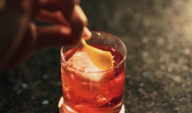Drink an der Bartheke serviert | Credit: Vienna Marriott Hotel
