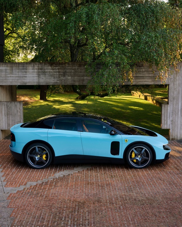 Ferrari Luce Elektroauto Seitenansicht Design Außenaufnahme Ferrari erstes Elektroauto