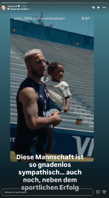 Marko Arnautovic trägt ein Kind auf dem Arm, bevor er in einem ÖFB-Video mit einem Golfwagen über den Rasen fährt. Andi Knoll teilte den sympathischen Clip in seiner Instagram-Story.