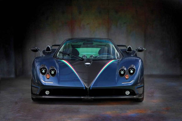 Blauer Pagani Zonda Tricolore in Frontansicht.
