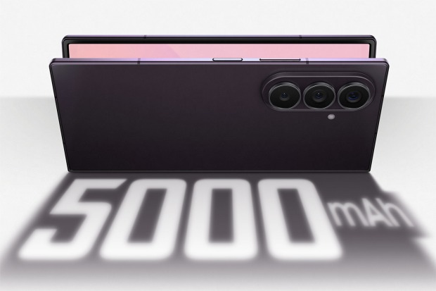 Aufgeklapptes Smartphone | Credit: Samsung