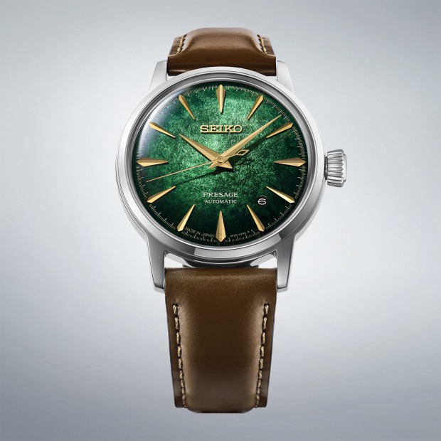 Uhr mit braunem Armband und grünem Ziffernblatt | Credit: Seiko