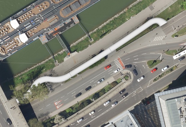 Ansicht von oben auf die neue Fuß- und  Radwegrampe beim Lentos | Credit: Stadt Linz