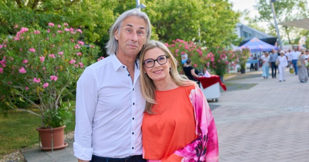 Christa Kummer mit Ehemann Franz bei der Premiere der Oper „Tosca“ im Steinbruch St. Margarethen. Die ehemalige ORF-Wettermoderatorin feiert nach ihrer Operation ihr Society-Comeback.