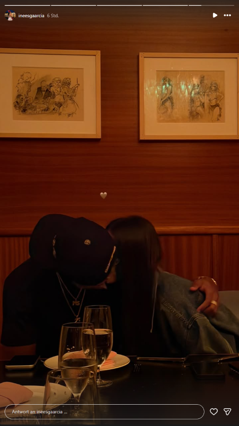 Lamine Yamal küsst seine Freundin Inés García nach dem Spanien-Sieg gegen Österreich in einem Restaurant. Die Influencerin veröffentlichte den romantischen Schnappschuss in ihrer Instagram-Story.