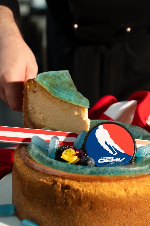 Anschnitt eines Cheesecakes | Credit: Vienna Marriott Hotel