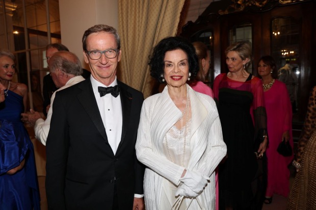 Galerist Thaddaeus Ropac und Bianca Jagger bei der Gala der Salzburg Festival Society in Salzburg