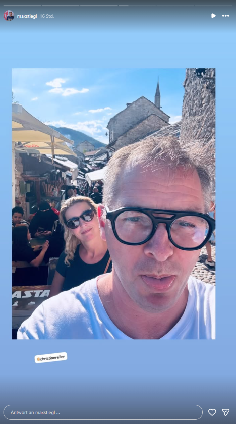 Max Stiegl und Christine Reiler zeigen sich gemeinsam auf einem Urlaubsfoto in einer Instagram-Story.