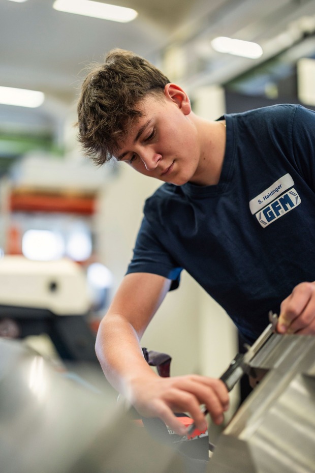 Lehrling bei der Arbeit | Credit: GFM