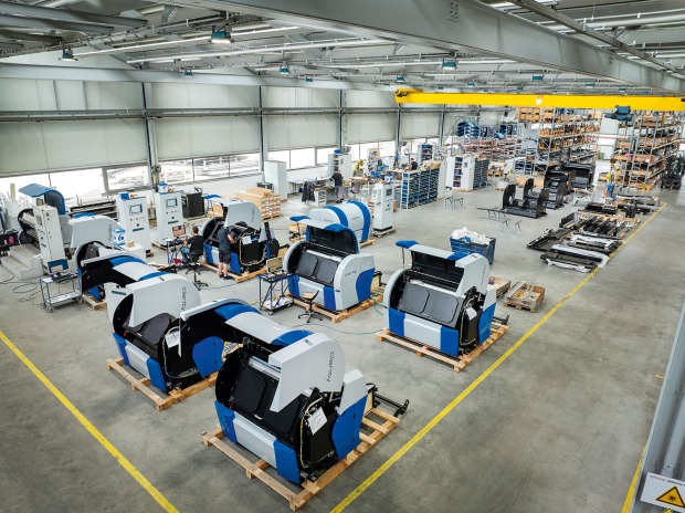 Produktionshalle bei Binder +Co | Credit: Harald Eisenberger