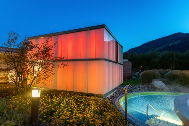 Die Alpentherme Gastein bei Nacht | Credit: Günther Aigner