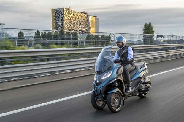 Mann unterwegs in der Stadt auf seiner Piaggio | Credit: Piaggio