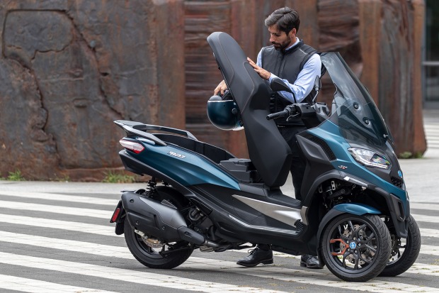 Mann mit seiner Piaggio | Credit: Piaggio