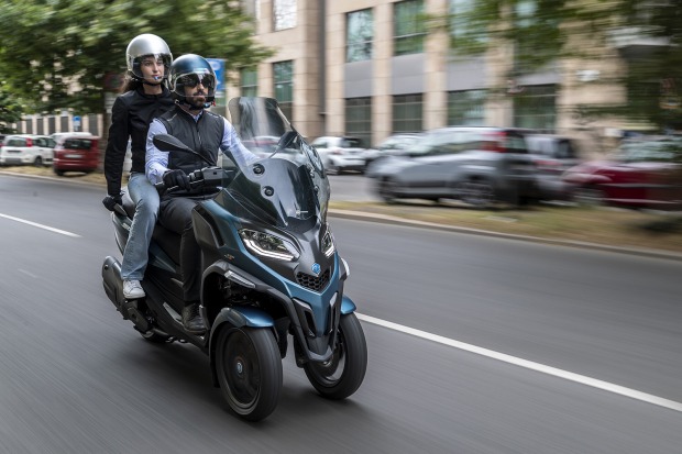 Mann und Frau gemeinsam auf einer Piaggio | Credit: Piaggio