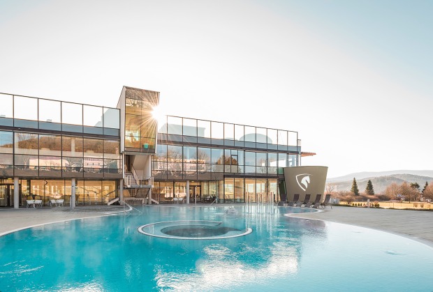 Hotel &amp; Therme NOVA von außen | Credit: Hotel &amp; Therme NOVA/Die Abbilderei