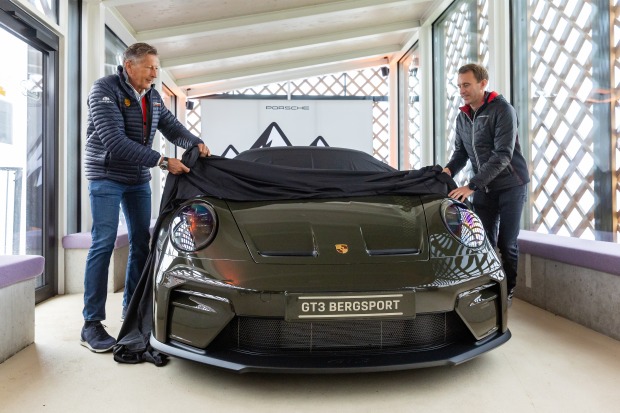 Porsche-Chef Helmut Eggert und Le Mans Sieger Timo Bernhard