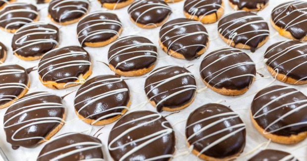 Backbrett mit Donuts | Credit: Klinikum Wels-Grieskirchen/Nik Fleischmann