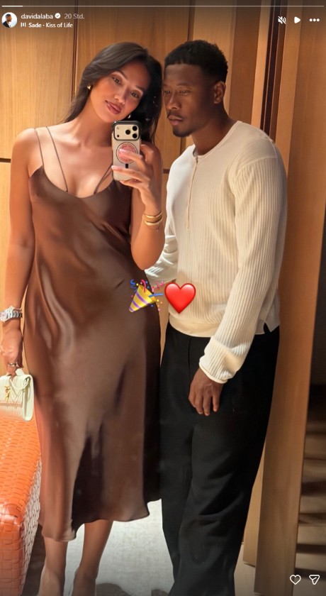 David Alaba posiert auf einem seltenen privaten Instagram-Schnappschuss gemeinsam mit einer Frau vor dem Spiegel.