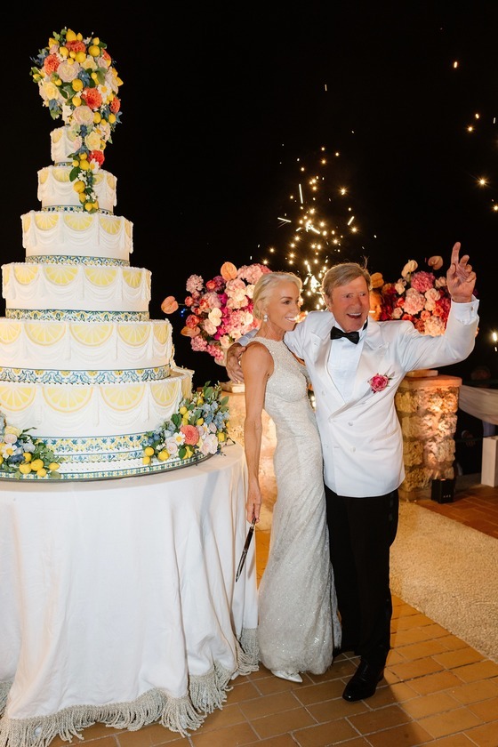 Hans-Peter Wild und Christine Wild mit ihrer Hochzeitstorte auf Capri