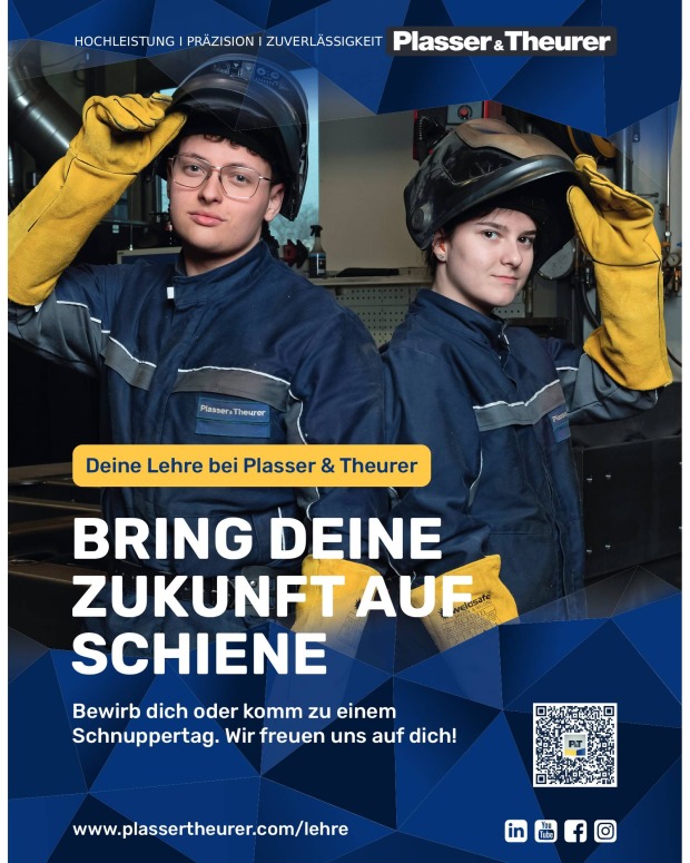 Zwei Lehrlinge posieren für ein Gruppenfoto | Credit: Plasser &amp; Theurer