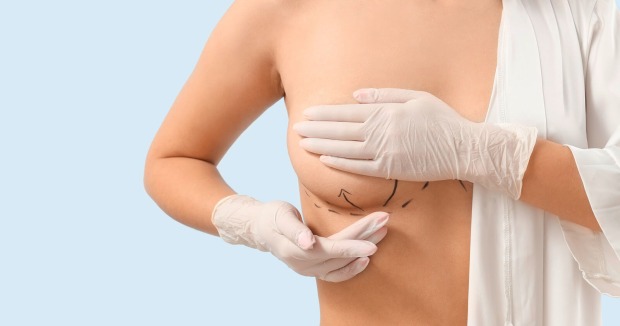 Brustchirurgie und Körperbild mit Fokus auf Wohlbefinden und Lebensqualität