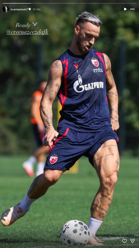 Marko Arnautovic beim Training von Roter Stern Belgrad mit dem Ball am Fuß in seiner Instagram-Story.