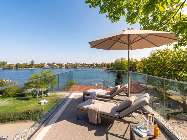 Terrasse mit Ausblick auf die Donau | Credit: Glorit Bausysteme