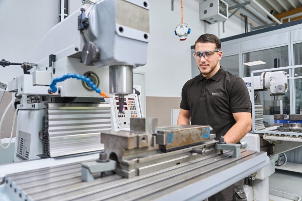 Lehrling in der Industrie | Credit: Weber Hydraulik