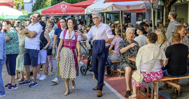 Margit Angerlehner beim 80-Jahr-Jubiläum der Markterhebung in Bad Schallerbach.