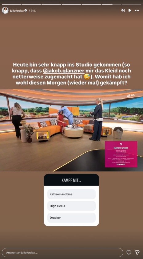 Julia Furdea zeigt auf Instagram ihren knappen Start in den Tag im Café-Puls-Studio und lässt ihre Fans über den Grund rätseln.