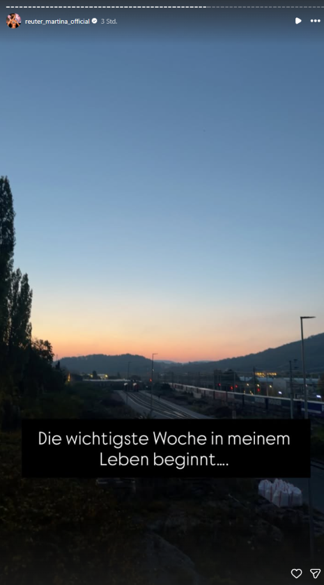 Martina Reuter zeigt zum Start ihrer Peak Week einen Sonnenaufgang über Bahngleisen und kündigt die wichtigste Woche vor ihrem Bodybuilding-Wettkampf an.
