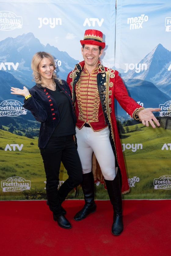 Simone Lugner und Alexander Schneller bei der „Forsthaus Rampensau“-Premiere in Wien