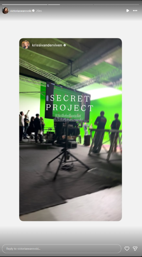 Victoria Swarovski gibt auf Instagram Einblicke in ihr geheimes „Secret Project“ in einem Studio mit Greenscreen und Kameratechnik.