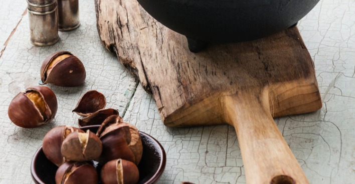 Maronisuppe wärmt am kalten Herbsttagen | Credit: iStock.com/Lisovskaya