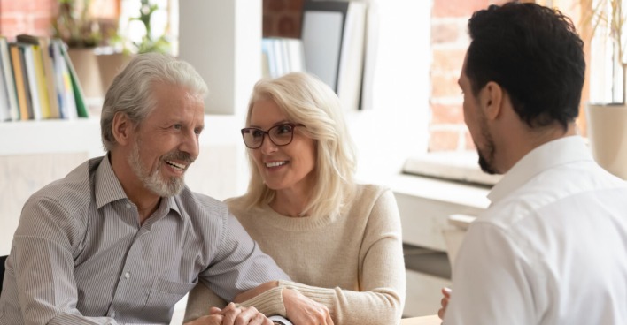 Vorsorgen für die Pflege | Credit: iStock.com/fizkes
