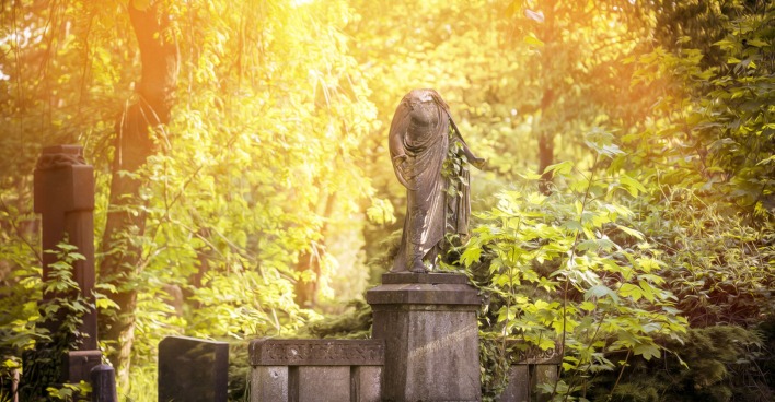 Statue am Friedhof