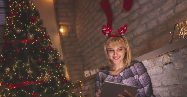 Weihnachtsfeier im Homeoffice | Credit: iStock.com/vladans