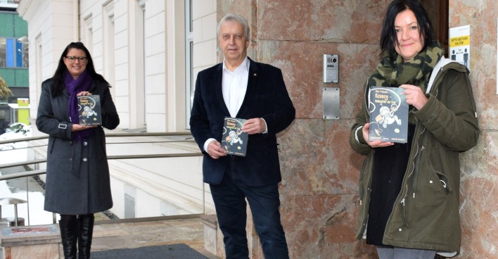 LR.in Sara Schaar, Preisträger Harald Raffer und Drava-GF Erika Hornbogner | Credit: Büro LR.in Schaar