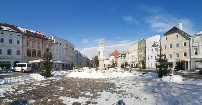 Eferdings Stadtplatz im Winter