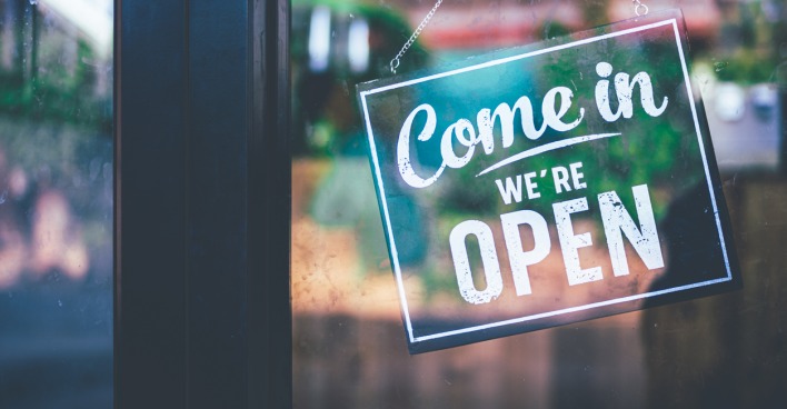 Wir haben geöffnet! | Credit: iStock.com/itsarasak thithuekthak