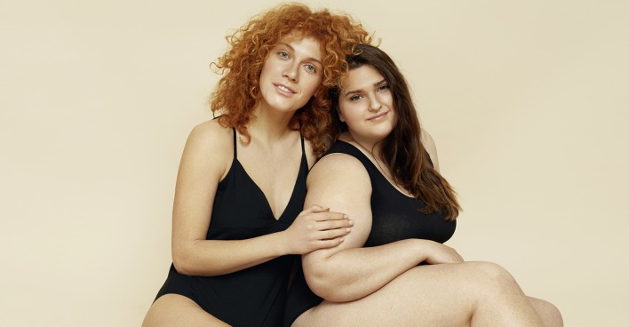 Zwei Frauen im Body