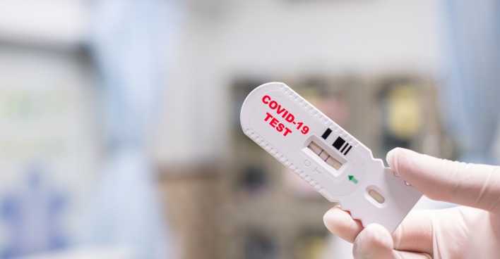 Ein positiver Coronatest | Credit: iStock.com/Taechit Taechamanodom