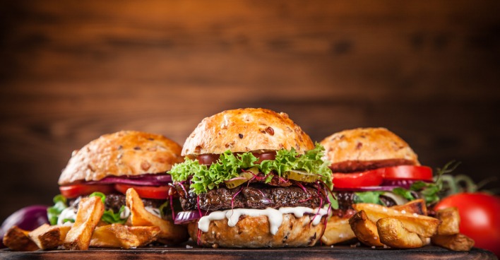 Burger „to-go“ | Credit: iStock.com/Kesu01