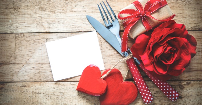 Valentinstag-Specials „to go“ | Credit: iStock.com/AlexRaths